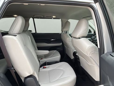 New 2026 Toyota Grand Highlander AWD image 13