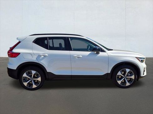 Used 2026 Volvo XC40 B5 Plus w/ Protection Package Premier AWD/4WD image 6