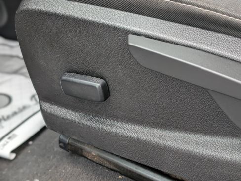 Used 2019 Chevrolet Colorado LT image 28