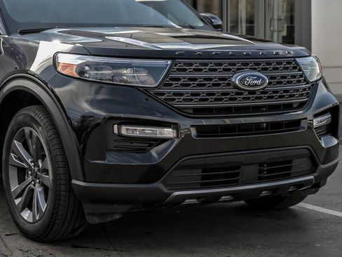 Used 2023 Ford Explorer XLT w/ Equipment Group 202A image 11