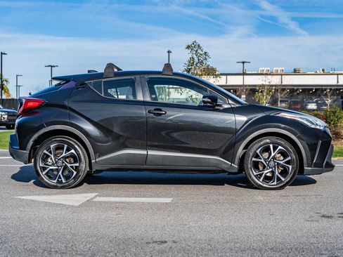 Used 2021 Toyota C-HR XLE image 8