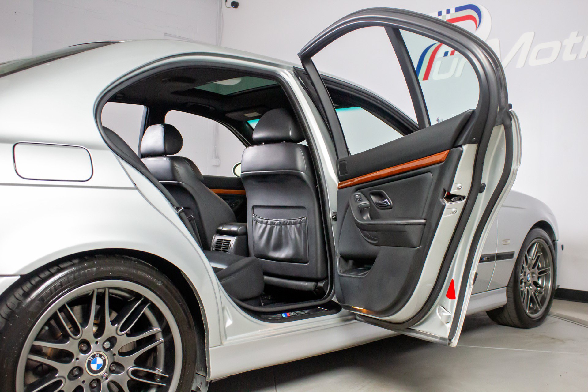 Used 2002 BMW M5 RWD image 29