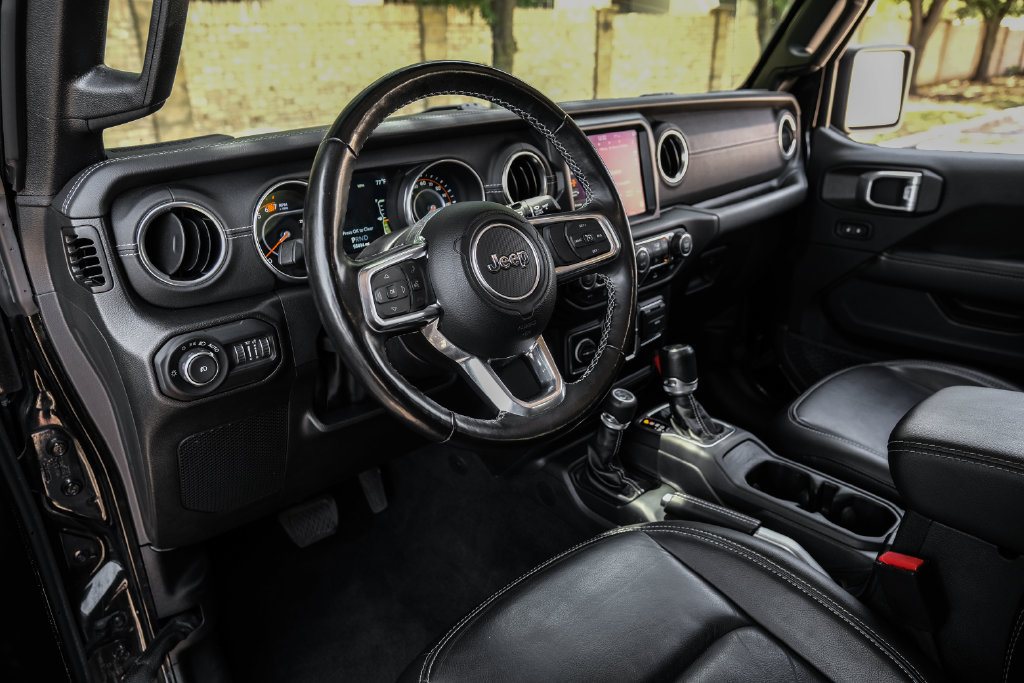 Used 2022 Jeep Wrangler Unlimited Sahara w/ LED Lighting Group AWD/4WD image 26