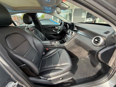 Used 2017 Mercedes-Benz C 300 4MATIC Sedan image 34