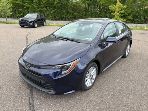 Used 2026 Toyota Corolla LE w/ LE Premium Package FWD image 2