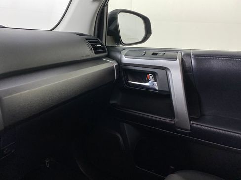 Used 2017 Toyota 4Runner SR5 Premium image 26