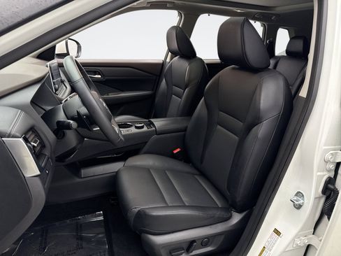 Used 2023 Nissan Rogue SV w/ SV Premium Package image 10