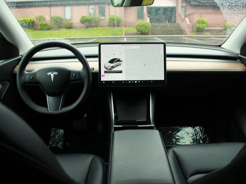 Used 2021 Tesla Model Y Long Range AWD/4WD image 11