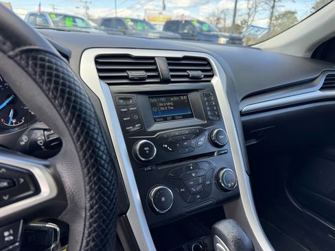 Used 2013 Ford Fusion SE FWD image 19