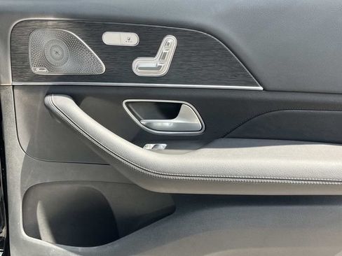 Used 2025 Mercedes-Benz GLS 450 4MATIC image 26