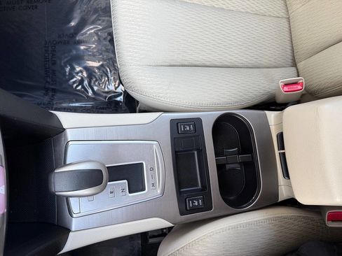 Used 2010 Subaru Legacy 2.5i Premium image 43