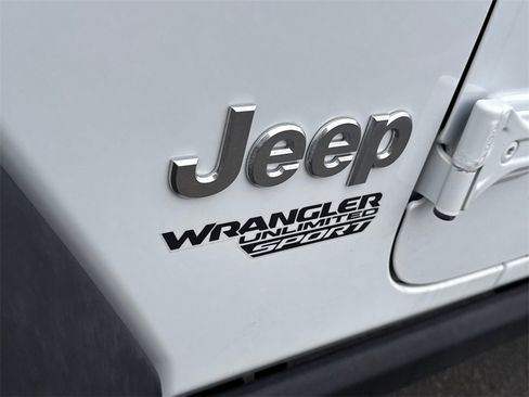 Used 2018 Jeep Wrangler Unlimited Sport S image 8
