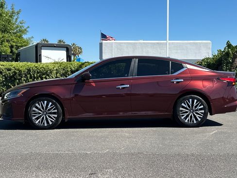 Certified 2023 Nissan Altima 2.5 SV w/ SV Premium Package FWD image 7