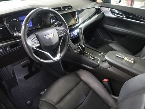 Used 2024 Cadillac XT6 Premium Luxury w/ LPO, Floor Liner Package AWD/4WD image 10