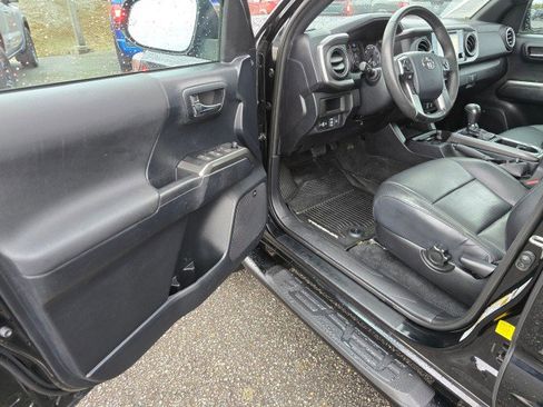Used 2019 Toyota Tacoma TRD Sport AWD/4WD image 23