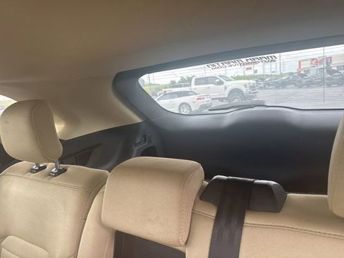 Used 2019 Ford Edge SE FWD image 6