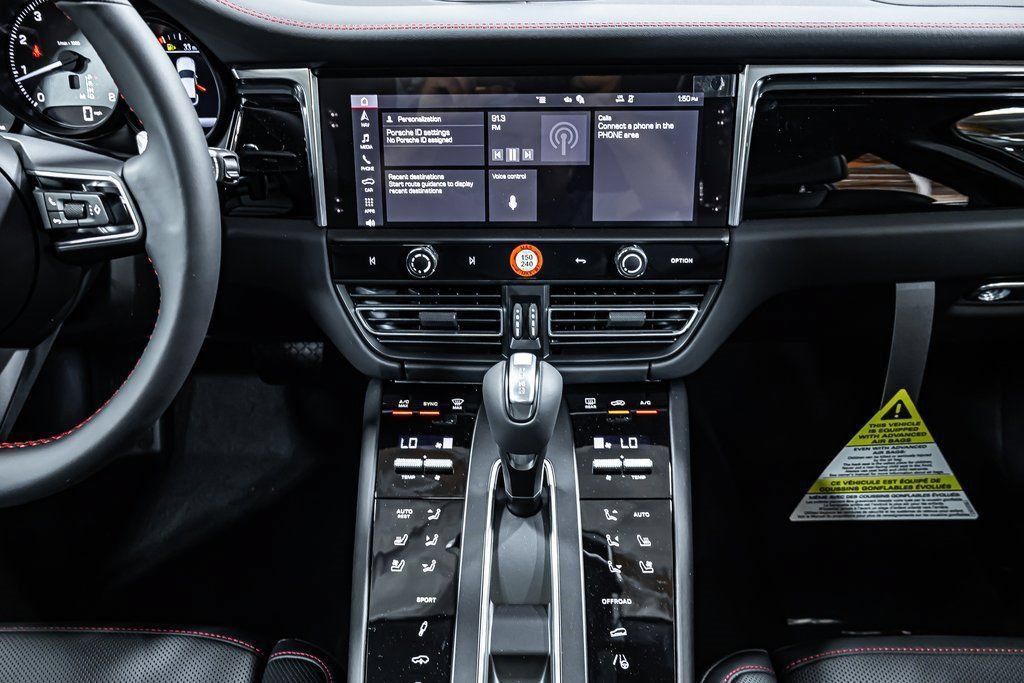 Certified 2025 Porsche Macan S AWD/4WD image 16