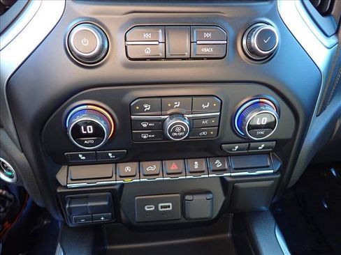 Used 2021 Chevrolet Silverado 1500 LT Trail Boss w/ LPO, Dark Essentials Package AWD/4WD image 18