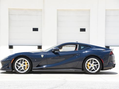 Used 2020 Ferrari 812 Superfast RWD image 13