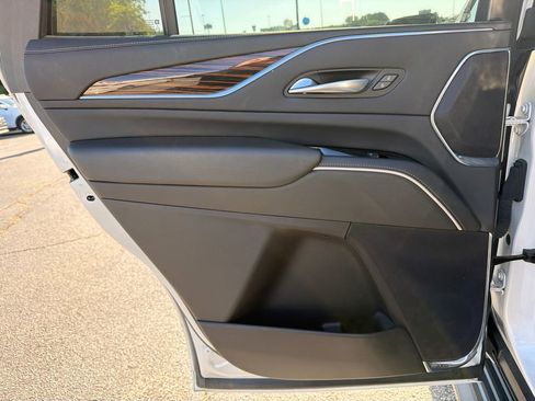 Used 2024 Cadillac Escalade Luxury RWD image 22