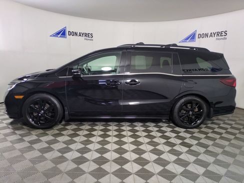 Used 2024 Honda Odyssey Sport image 2