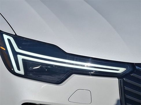 New 2025 Volvo XC90 B6 Plus w/ Protection Package Premier image 8