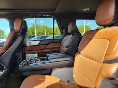 Certified 2023 Lincoln Navigator Reserve AWD/4WD image 16