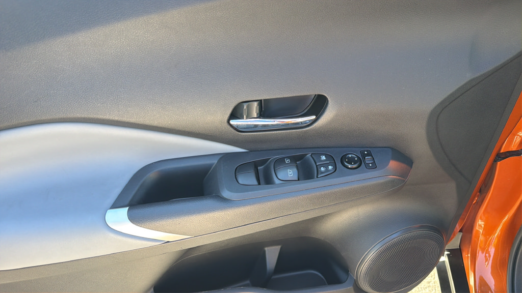 Used 2023 Nissan Kicks SR w/ SR Premium Package FWD image 11
