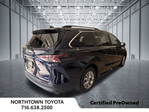 Used 2025 Toyota Sienna XLE AWD/4WD image 33