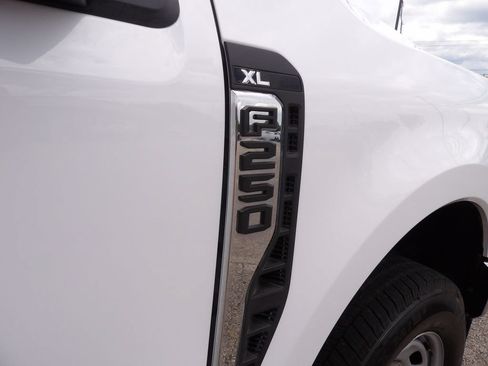 Used 2024 Ford F250 XL w/ XL Chrome Package AWD/4WD image 11
