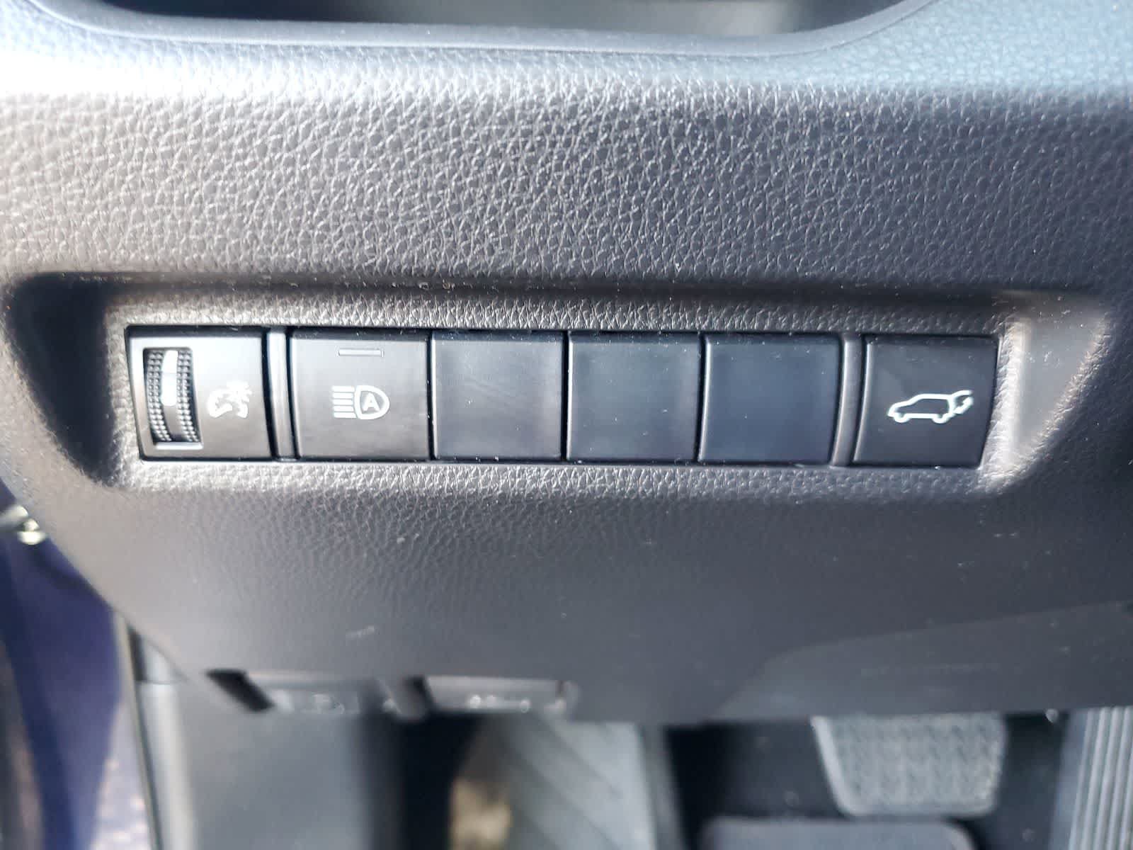 Used 2019 Toyota RAV4 XLE Premium FWD image 19