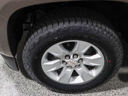 Used 2016 GMC Canyon SLE RWD image 8