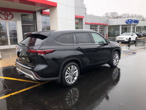 New 2026 Toyota Highlander Platinum AWD/4WD image 4