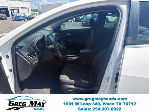Used 2018 Chevrolet Malibu LT w/ Sport Package FWD image 8