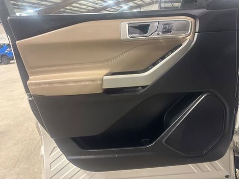 Used 2020 Ford Explorer Limited image 16