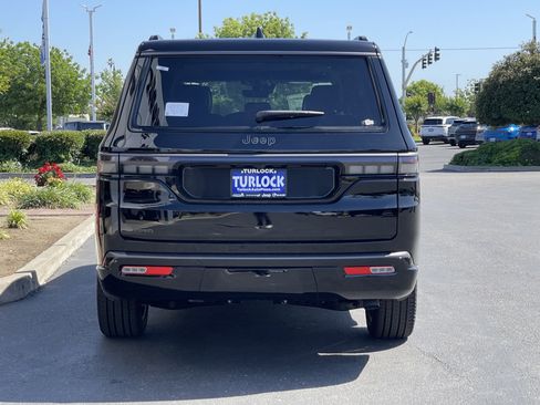 New 2026 Jeep Grand Wagoneer L Limited AWD/4WD image 9