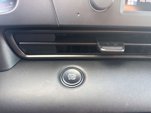 Certified 2025 Hyundai Elantra Sport image 27