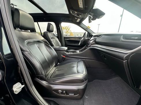 Used 2024 Jeep Grand Cherokee Limited w/ MOPAR Finishing Package image 29