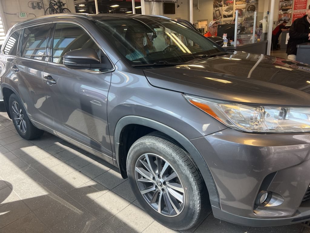 Certified 2018 Toyota Highlander XLE AWD/4WD image 5