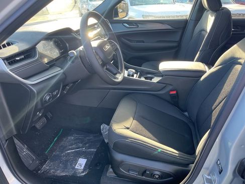 New 2025 Jeep Grand Cherokee Laredo X image 19