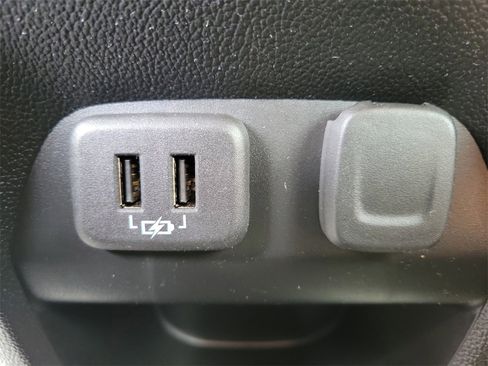 Used 2022 Chevrolet Colorado LT w/ LT Convenience Package image 15