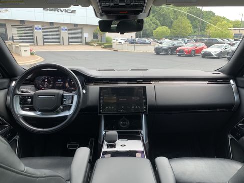 Used 2024 Land Rover Range Rover Long Wheelbase SE AWD/4WD image 30
