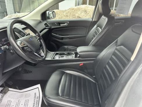 Used 2019 Ford Edge SEL w/ Equipment Group 201A AWD/4WD image 2