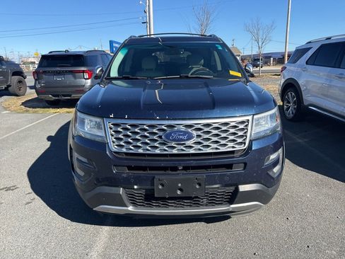 Used 2017 Ford Explorer Platinum image 2