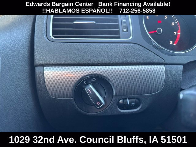 Used 2015 Volkswagen Jetta SE FWD image 16