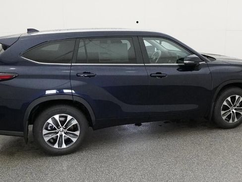 New 2026 Toyota Highlander XLE image 10