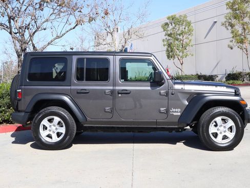 Used 2019 Jeep Wrangler Unlimited Sport S image 19