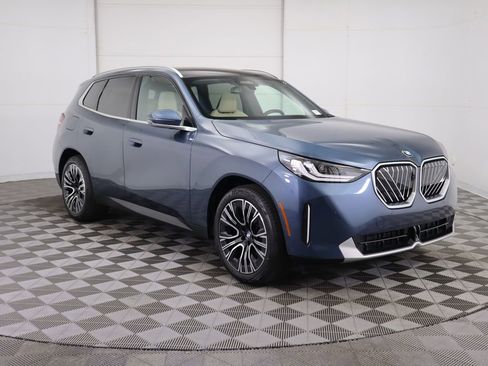 Used 2025 BMW X3 xDrive30i w/ Premium Package AWD/4WD image 4