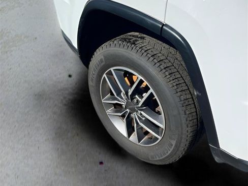 Used 2019 Jeep Grand Cherokee Limited AWD/4WD image 10