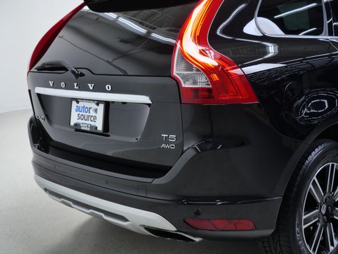 Used 2017 Volvo XC60 T5 Dynamic w/ Preferred Option Package AWD/4WD image 5